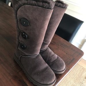 UGG TRIPLET BOOTS SIZE 6